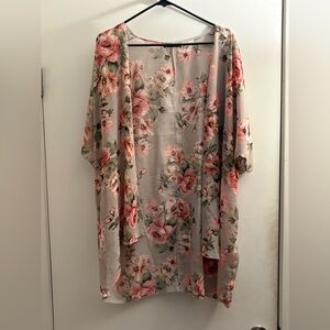 Women’s Try This lightweight open front gray kimono style top with pink roses